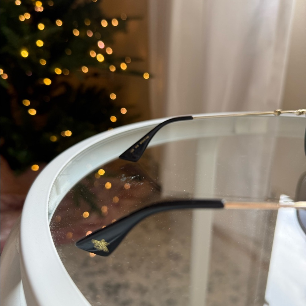 Gucci Aviator Sunglasses with Signature Web Stripe & Gold Frame - Picture 8 of 8